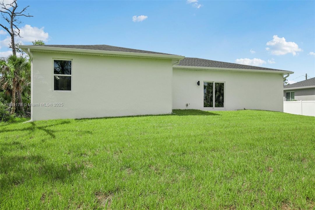 Recently Rented: $2,100 (4 beds, 2 baths, 1612 Square Feet)