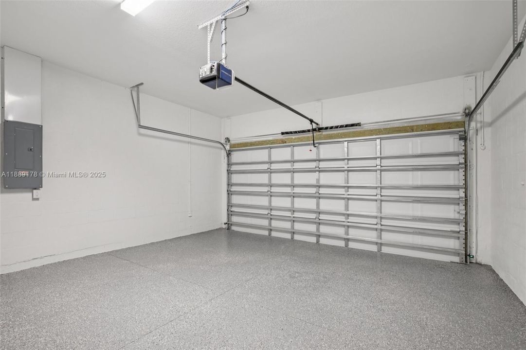 Recently Rented: $2,100 (4 beds, 2 baths, 1612 Square Feet)