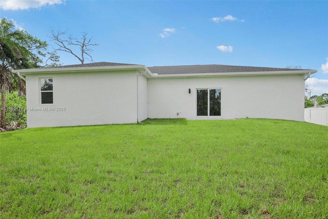 Recently Rented: $2,100 (4 beds, 2 baths, 1612 Square Feet)