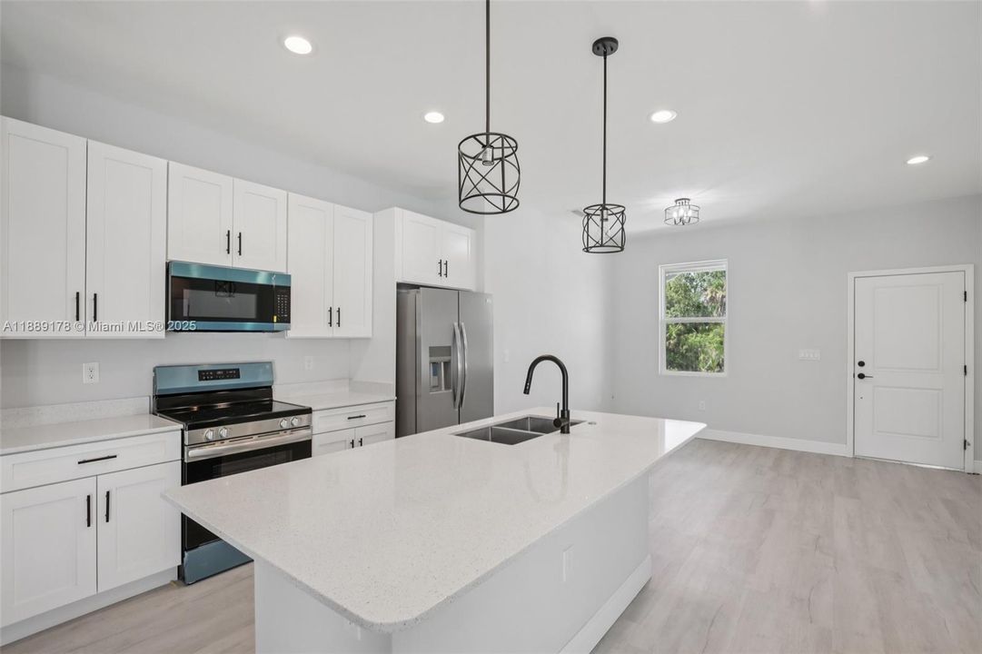 Recently Rented: $2,100 (4 beds, 2 baths, 1612 Square Feet)