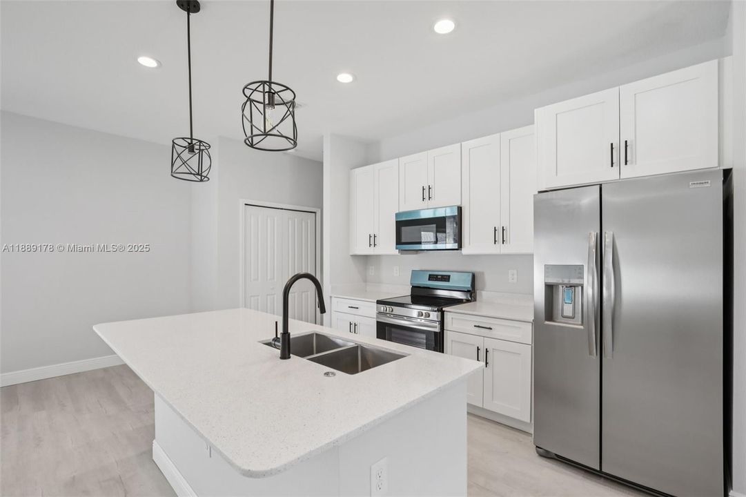 Recently Rented: $2,100 (4 beds, 2 baths, 1612 Square Feet)