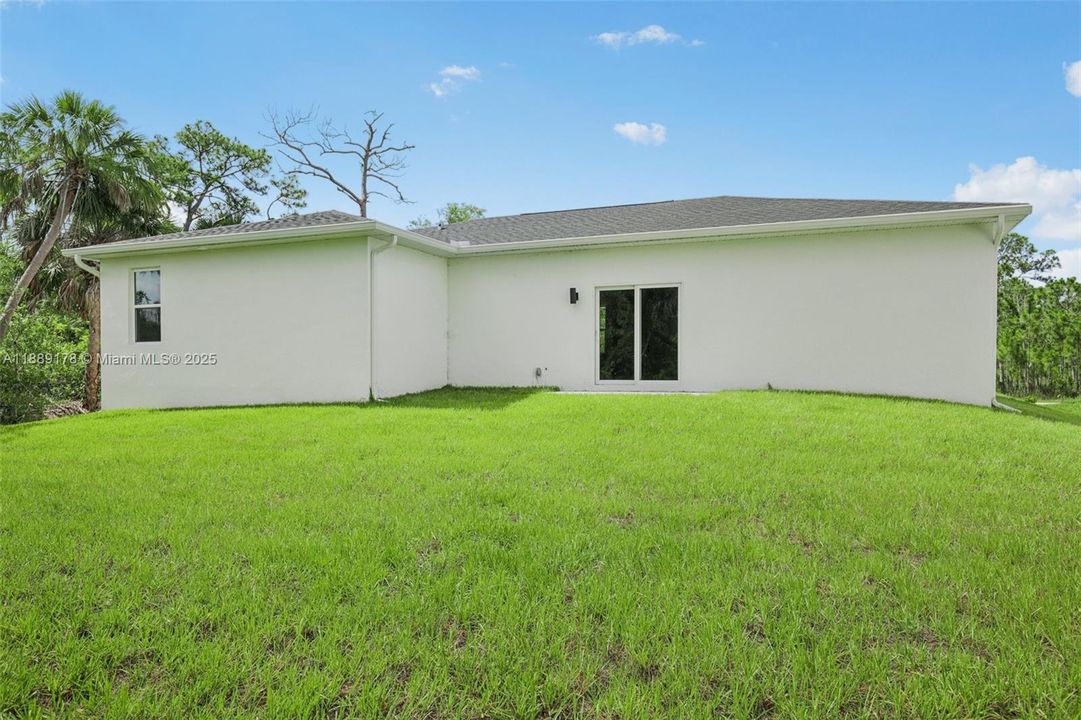 Recently Rented: $2,100 (4 beds, 2 baths, 1612 Square Feet)