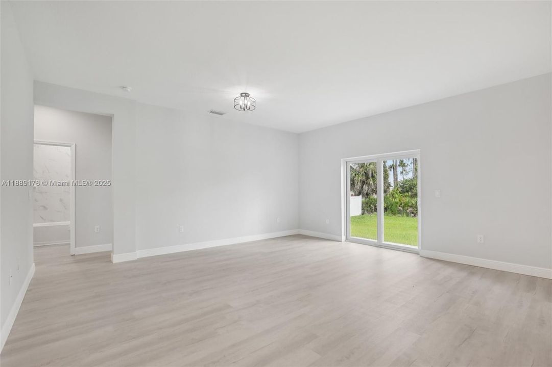 Recently Rented: $2,100 (4 beds, 2 baths, 1612 Square Feet)