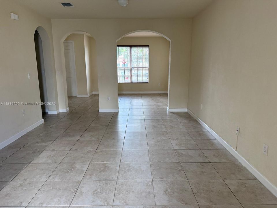 最近租的: $2,900 (3 贝兹, 2 浴室, 1740 平方英尺)