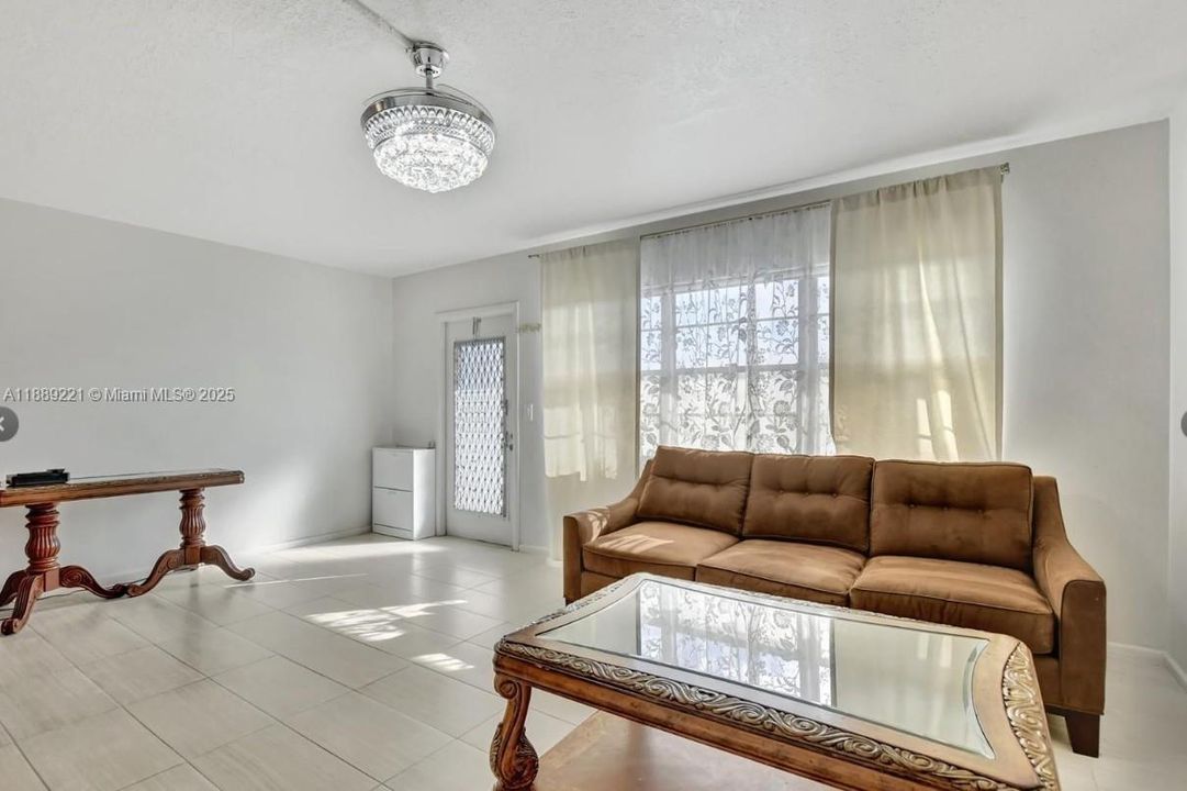 En Venta: $109,000 (1 camas, 1 baños, 738 Pies cuadrados)