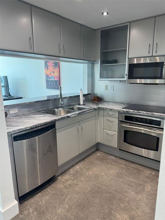 最近售出: $715,000 (1 贝兹, 1 浴室, 776 平方英尺)