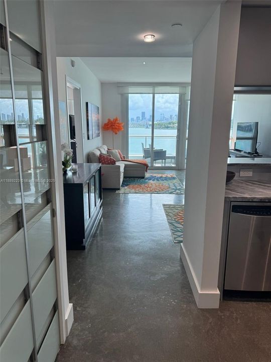 最近售出: $715,000 (1 贝兹, 1 浴室, 776 平方英尺)