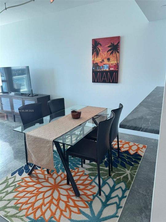 最近售出: $715,000 (1 贝兹, 1 浴室, 776 平方英尺)