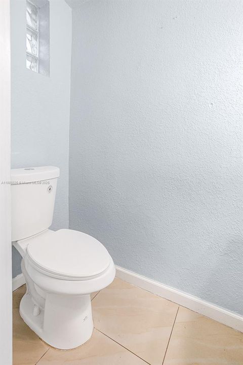 待售: $425,000 (2 贝兹, 1 浴室, 1330 平方英尺)