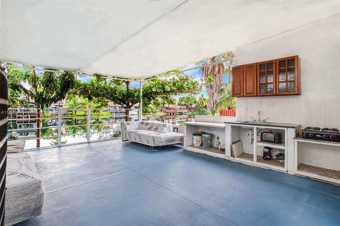 待售: $425,000 (2 贝兹, 1 浴室, 1330 平方英尺)