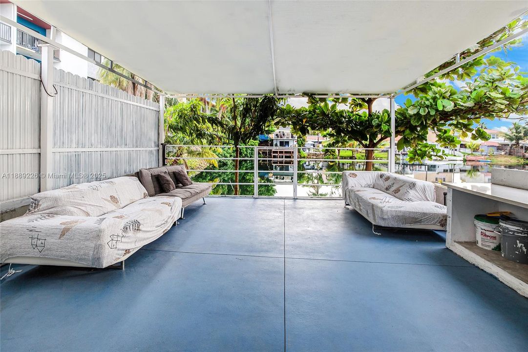 待售: $425,000 (2 贝兹, 1 浴室, 1330 平方英尺)