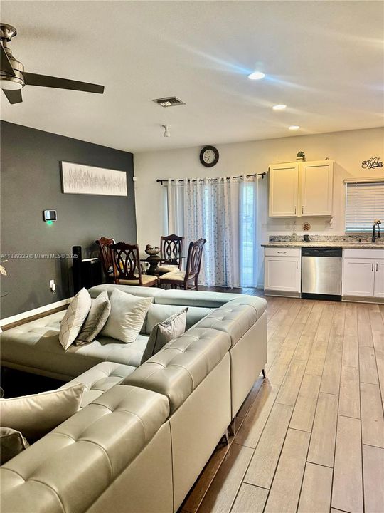 En Venta: $399,900 (3 camas, 2 baños, 1496 Pies cuadrados)