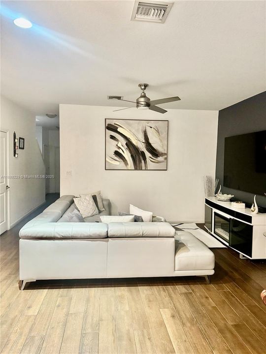 En Venta: $399,900 (3 camas, 2 baños, 1496 Pies cuadrados)