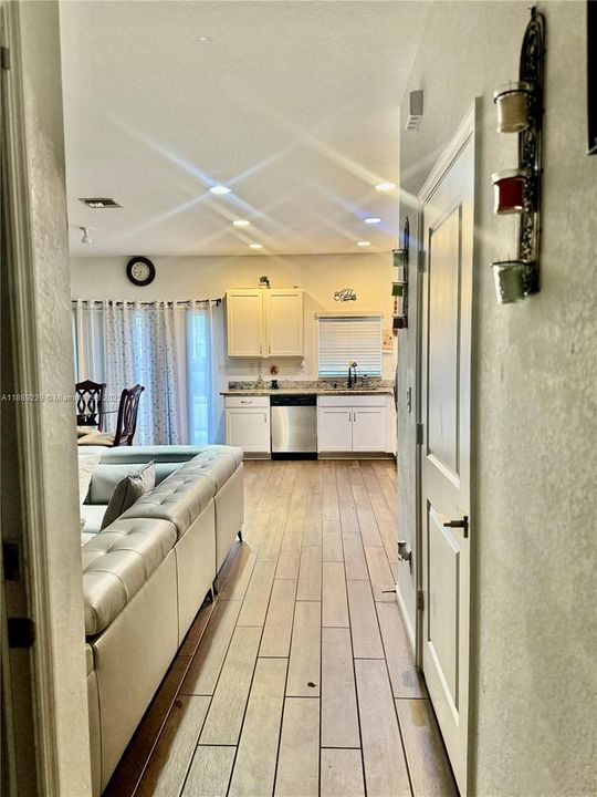 En Venta: $399,900 (3 camas, 2 baños, 1496 Pies cuadrados)