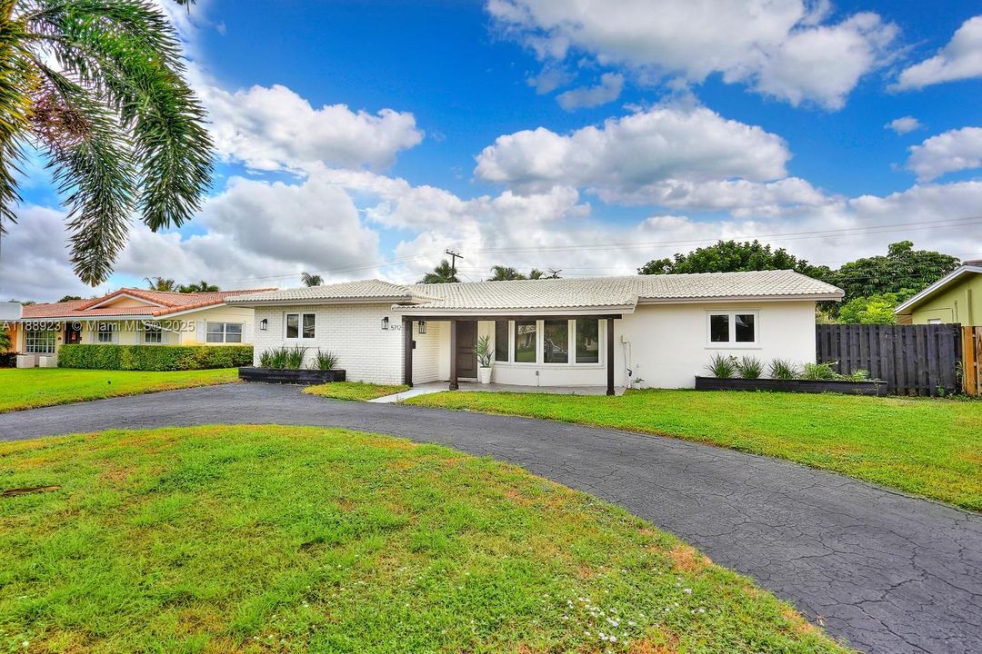 Active With Contract: $4,500 (4 beds, 2 baths, 1828 Square Feet)