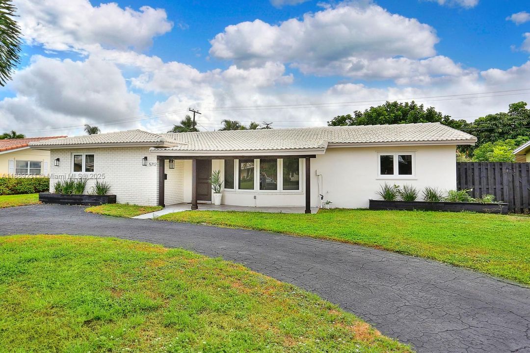 Active With Contract: $4,500 (4 beds, 2 baths, 1828 Square Feet)