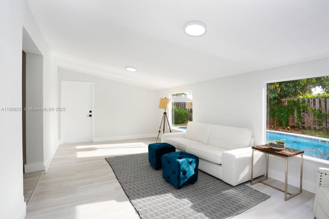 Active With Contract: $4,500 (4 beds, 2 baths, 1828 Square Feet)