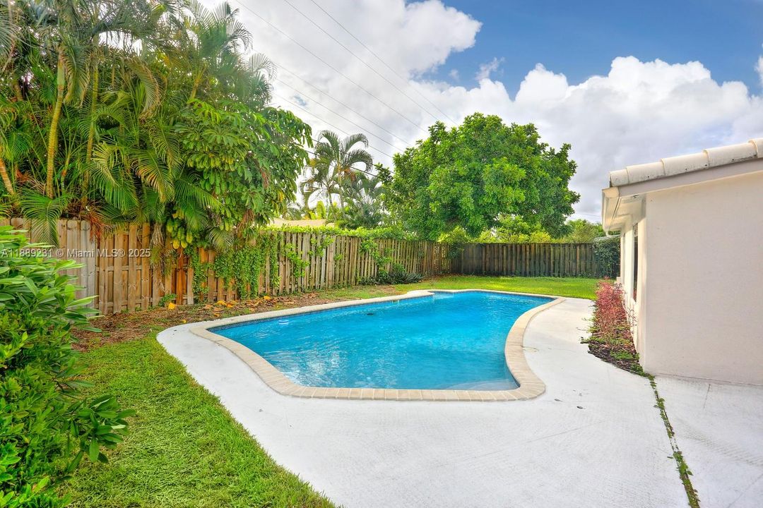 Active With Contract: $4,500 (4 beds, 2 baths, 1828 Square Feet)