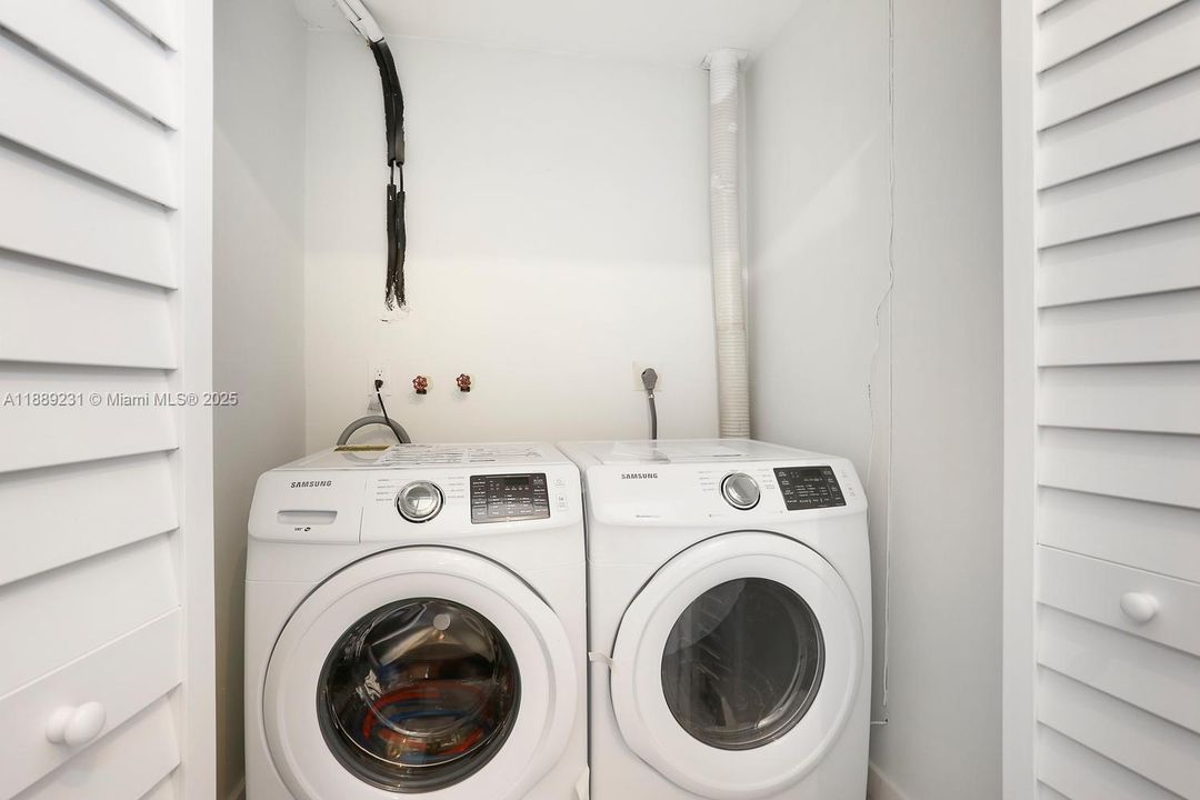 Active With Contract: $4,500 (4 beds, 2 baths, 1828 Square Feet)