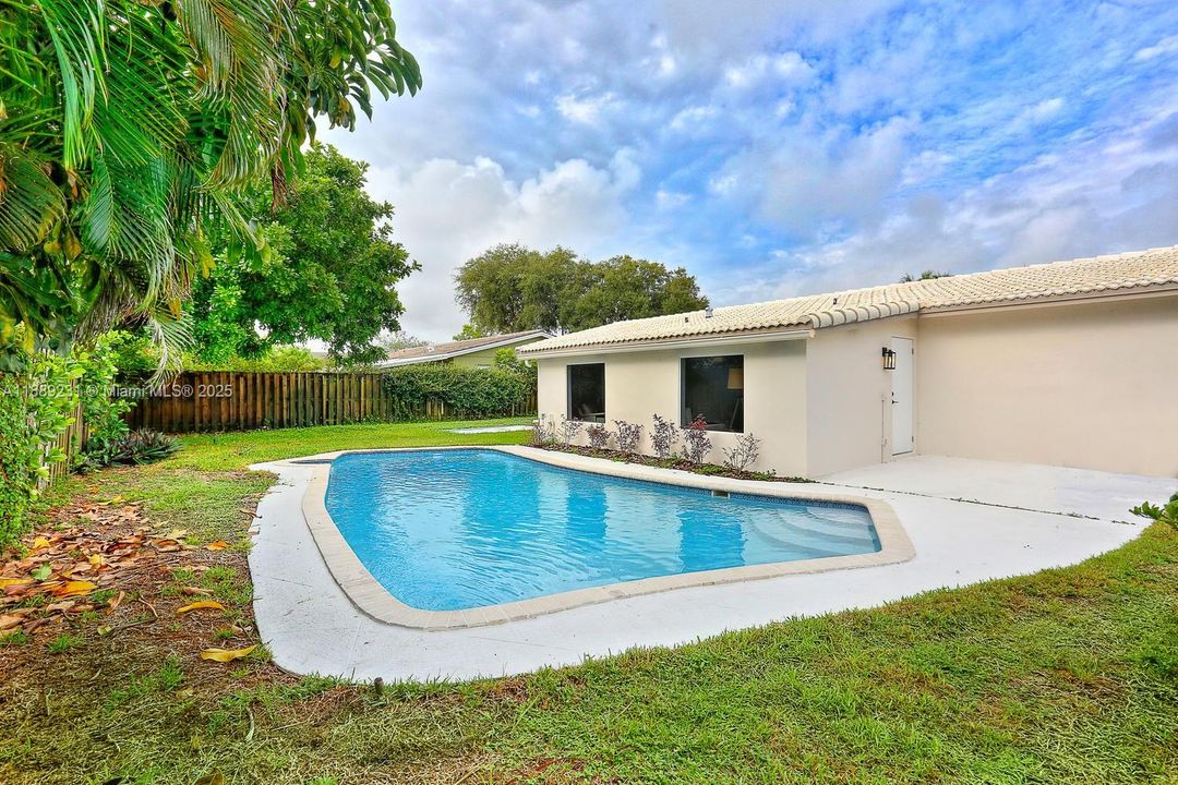 Active With Contract: $4,500 (4 beds, 2 baths, 1828 Square Feet)