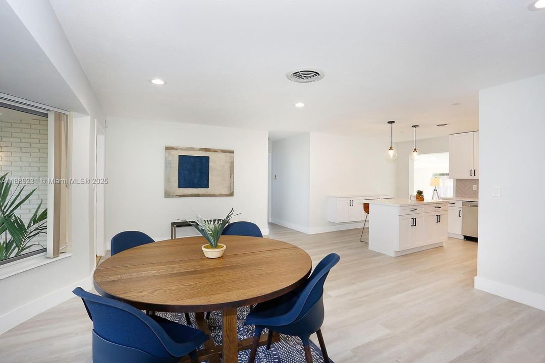 Active With Contract: $4,500 (4 beds, 2 baths, 1828 Square Feet)