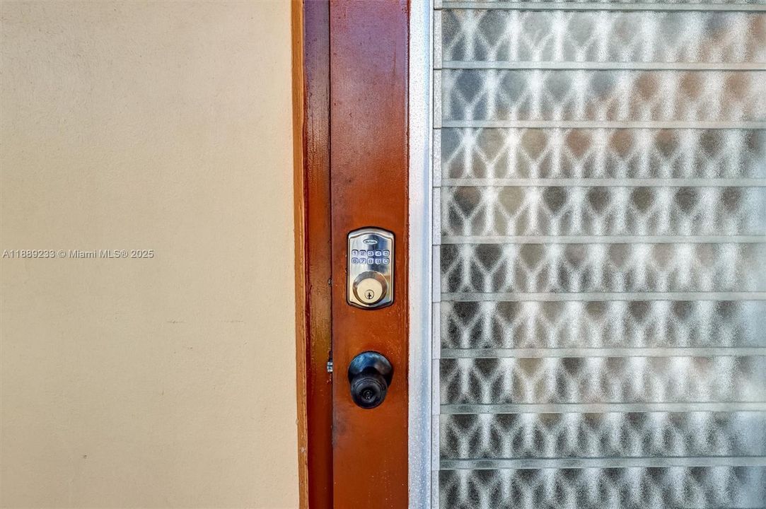 На продажу: $90,000 (1 спален, 1 ванн, 640 Квадратных фут)