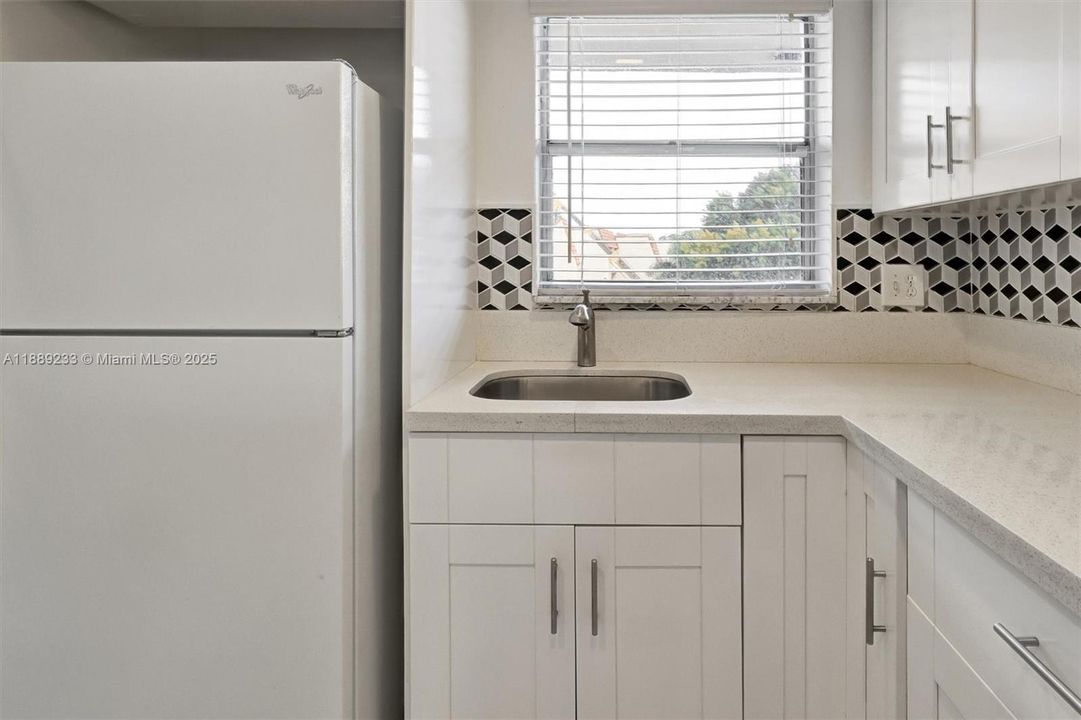 На продажу: $90,000 (1 спален, 1 ванн, 640 Квадратных фут)