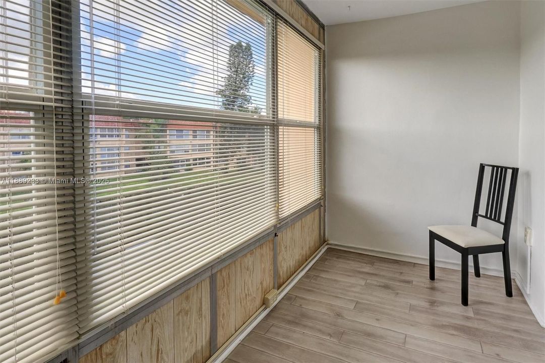 На продажу: $90,000 (1 спален, 1 ванн, 640 Квадратных фут)