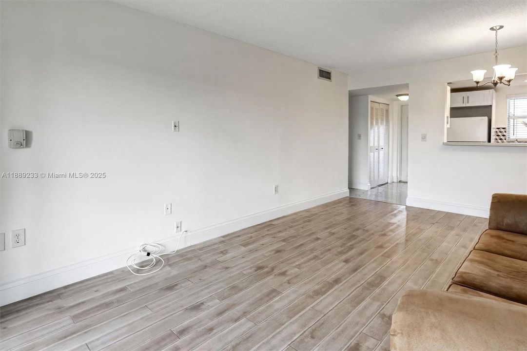 На продажу: $90,000 (1 спален, 1 ванн, 640 Квадратных фут)