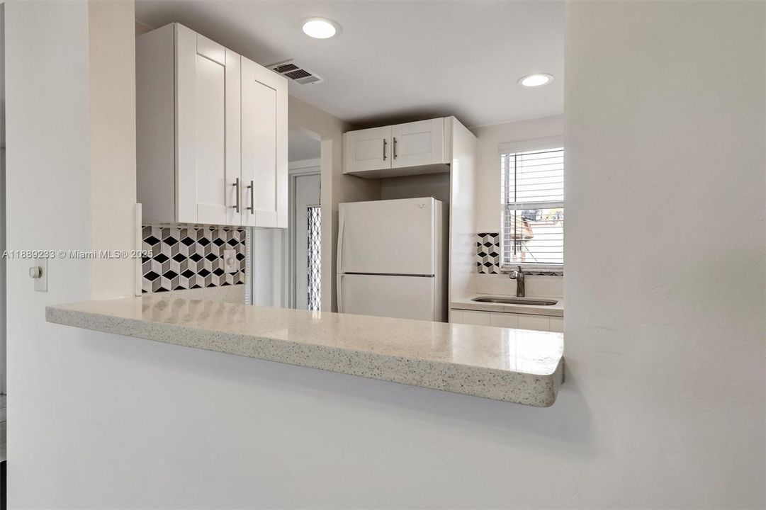 На продажу: $90,000 (1 спален, 1 ванн, 640 Квадратных фут)