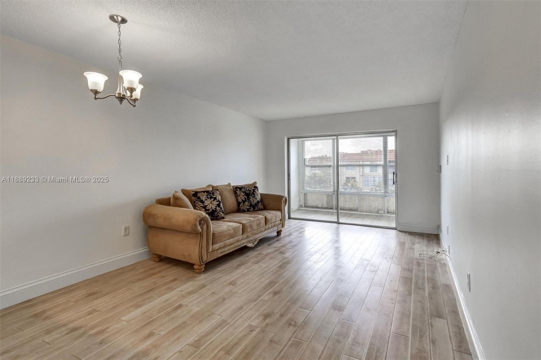 На продажу: $90,000 (1 спален, 1 ванн, 640 Квадратных фут)