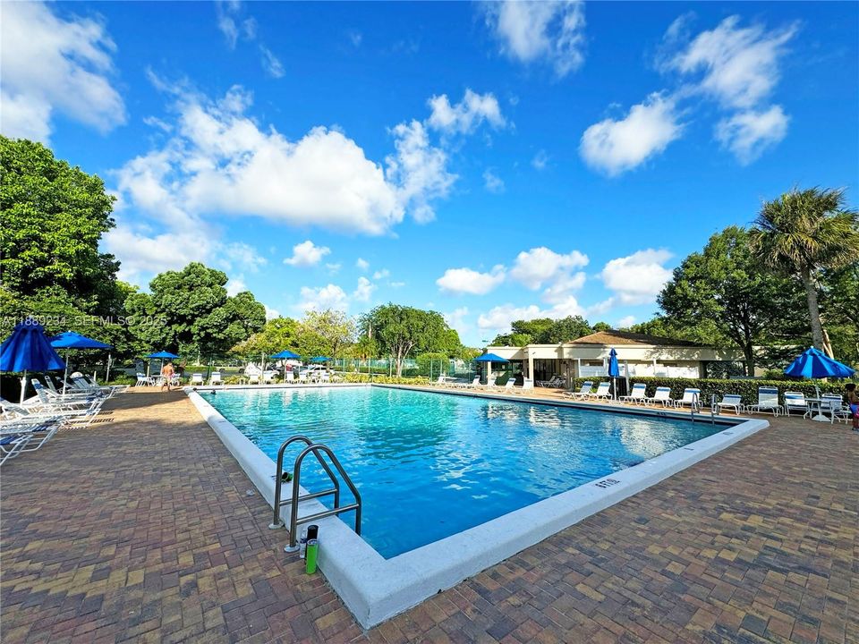 待售: $175,000 (1 贝兹, 1 浴室, 640 平方英尺)