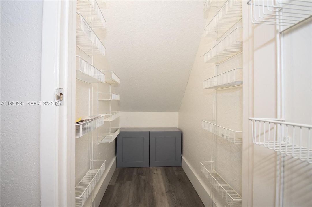 待售: $175,000 (1 贝兹, 1 浴室, 640 平方英尺)