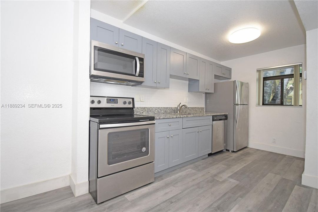 待售: $175,000 (1 贝兹, 1 浴室, 640 平方英尺)