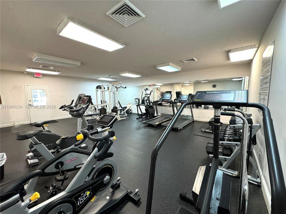 待售: $175,000 (1 贝兹, 1 浴室, 640 平方英尺)