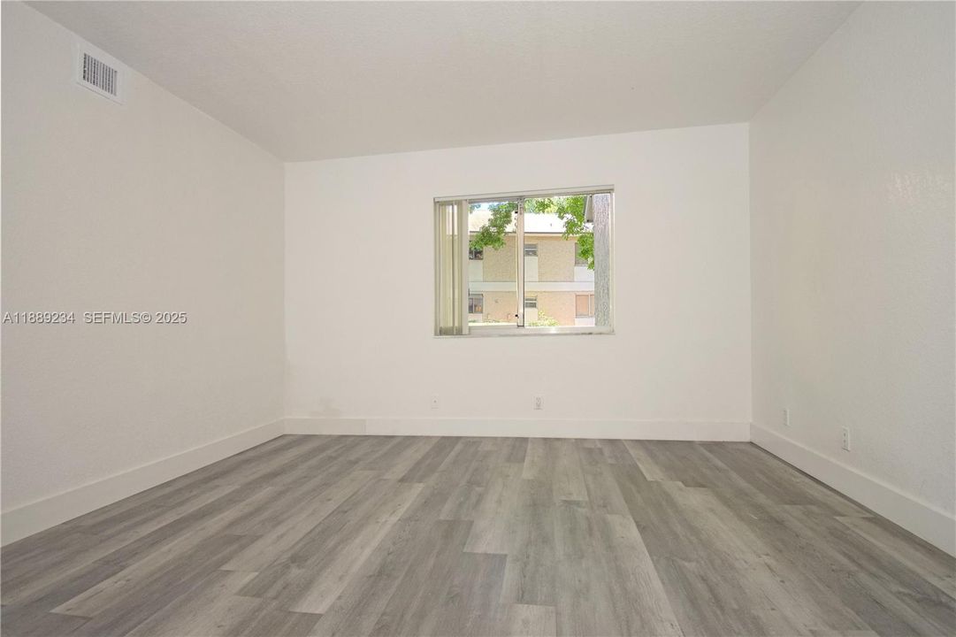 待售: $175,000 (1 贝兹, 1 浴室, 640 平方英尺)