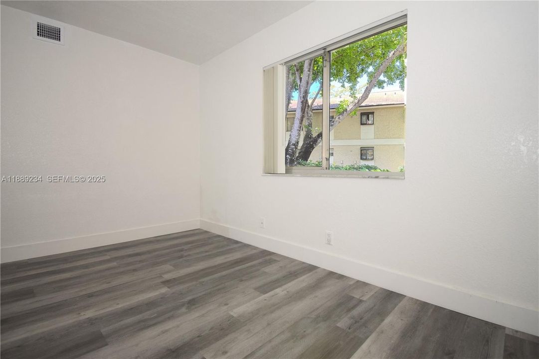 待售: $175,000 (1 贝兹, 1 浴室, 640 平方英尺)