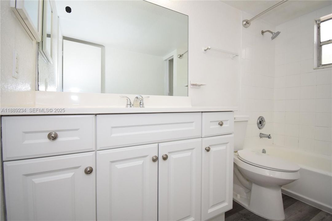 待售: $175,000 (1 贝兹, 1 浴室, 640 平方英尺)