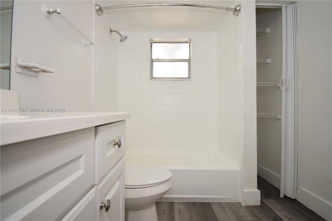 待售: $175,000 (1 贝兹, 1 浴室, 640 平方英尺)