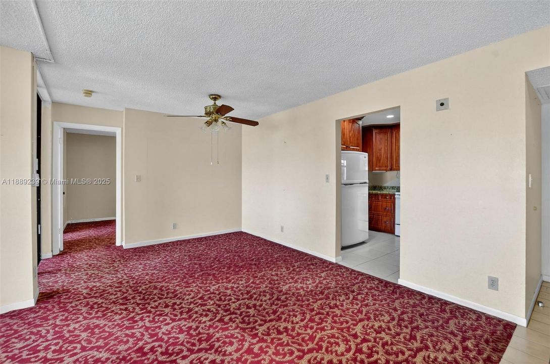 Недавно продано: $299,900 (3 спален, 2 ванн, 1098 Квадратных фут)