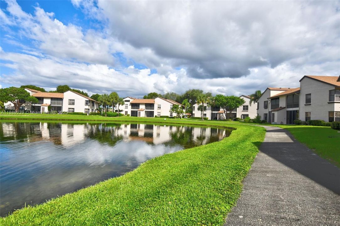 Недавно продано: $299,900 (3 спален, 2 ванн, 1098 Квадратных фут)