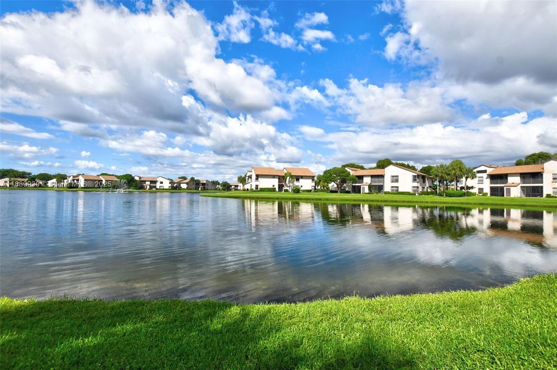 Недавно продано: $299,900 (3 спален, 2 ванн, 1098 Квадратных фут)