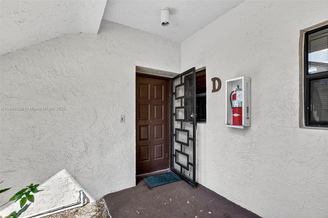 Недавно продано: $299,900 (3 спален, 2 ванн, 1098 Квадратных фут)