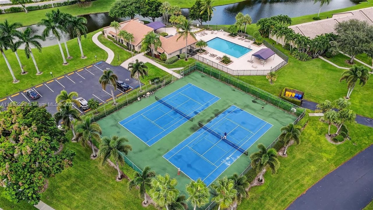 Недавно продано: $299,900 (3 спален, 2 ванн, 1098 Квадратных фут)