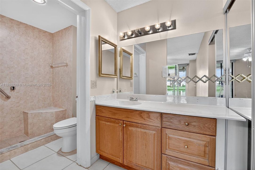 Недавно продано: $299,900 (3 спален, 2 ванн, 1098 Квадратных фут)