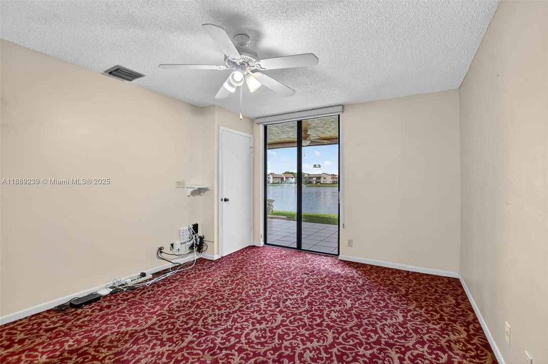 Недавно продано: $299,900 (3 спален, 2 ванн, 1098 Квадратных фут)