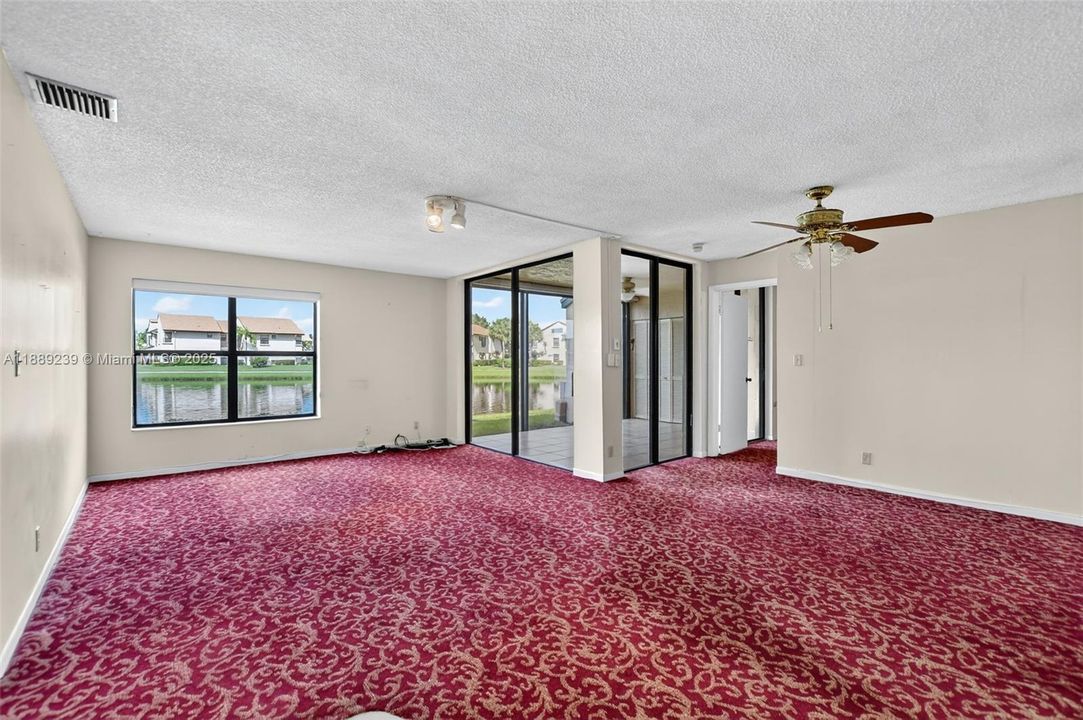 Недавно продано: $299,900 (3 спален, 2 ванн, 1098 Квадратных фут)