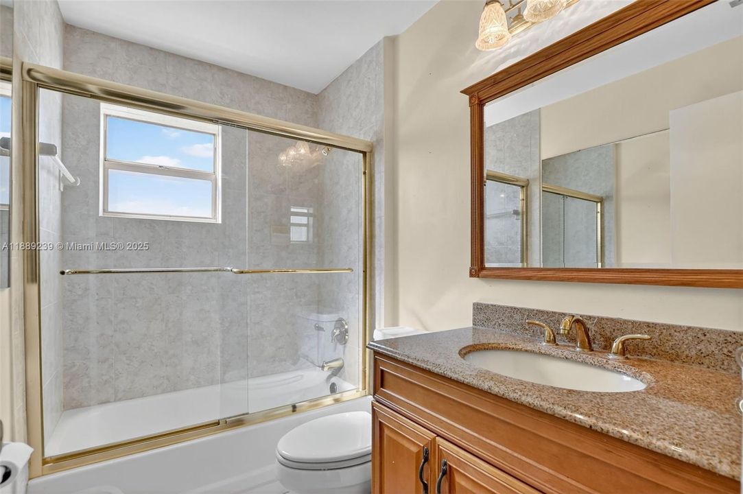 Недавно продано: $299,900 (3 спален, 2 ванн, 1098 Квадратных фут)