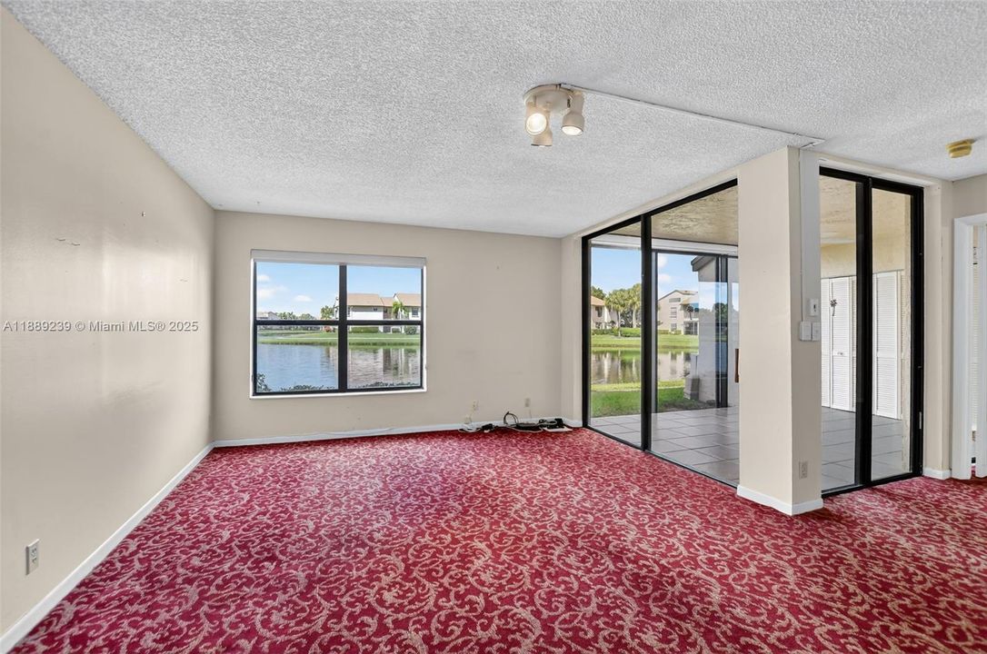 Недавно продано: $299,900 (3 спален, 2 ванн, 1098 Квадратных фут)