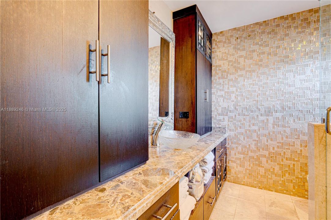 На продажу: $1,180,000 (4 спален, 2 ванн, 2289 Квадратных фут)